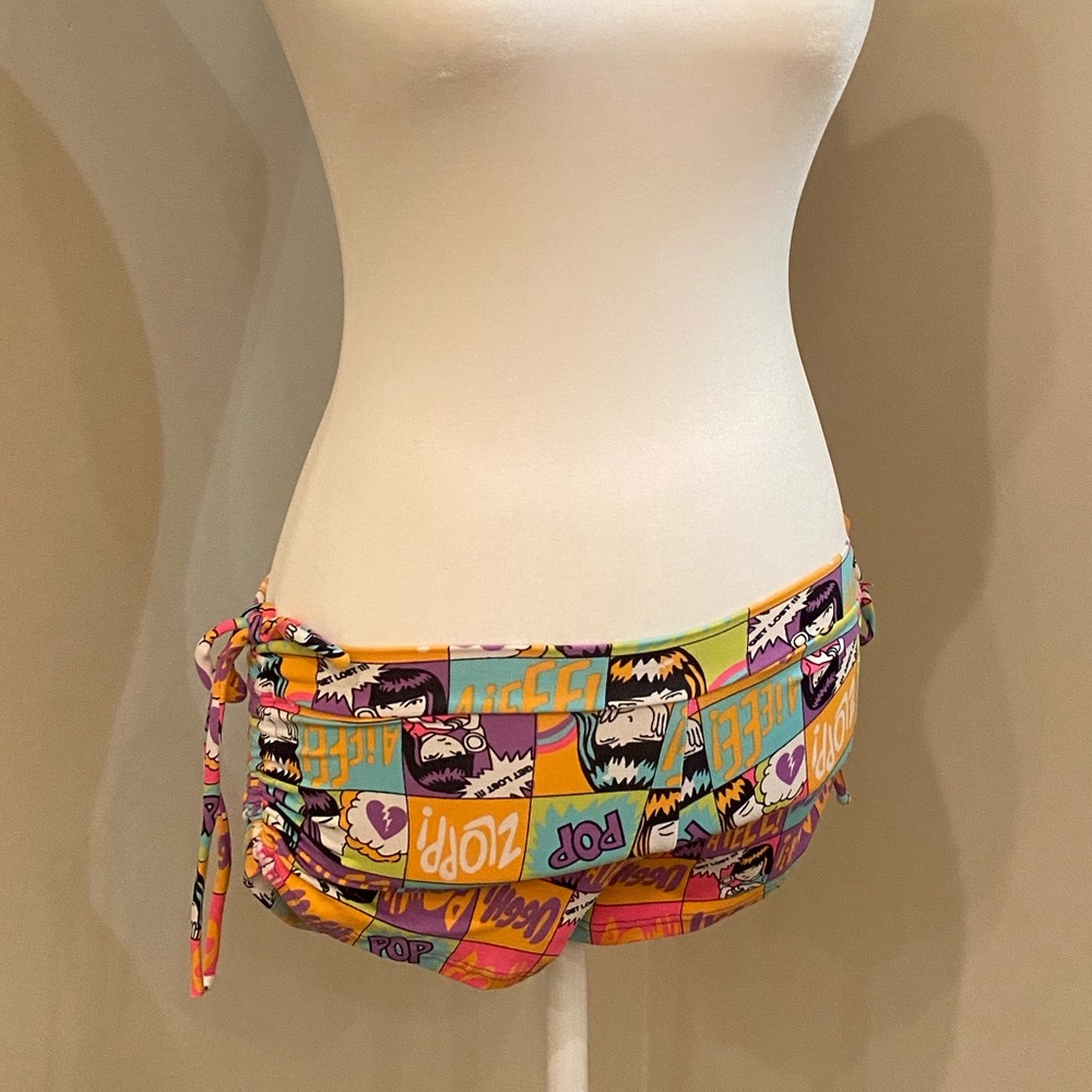 Shakti Side String Short
